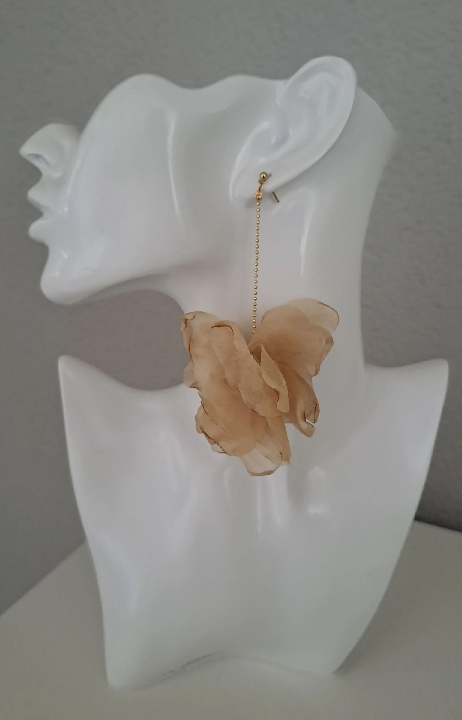 Chiffon hang oorbellen beige